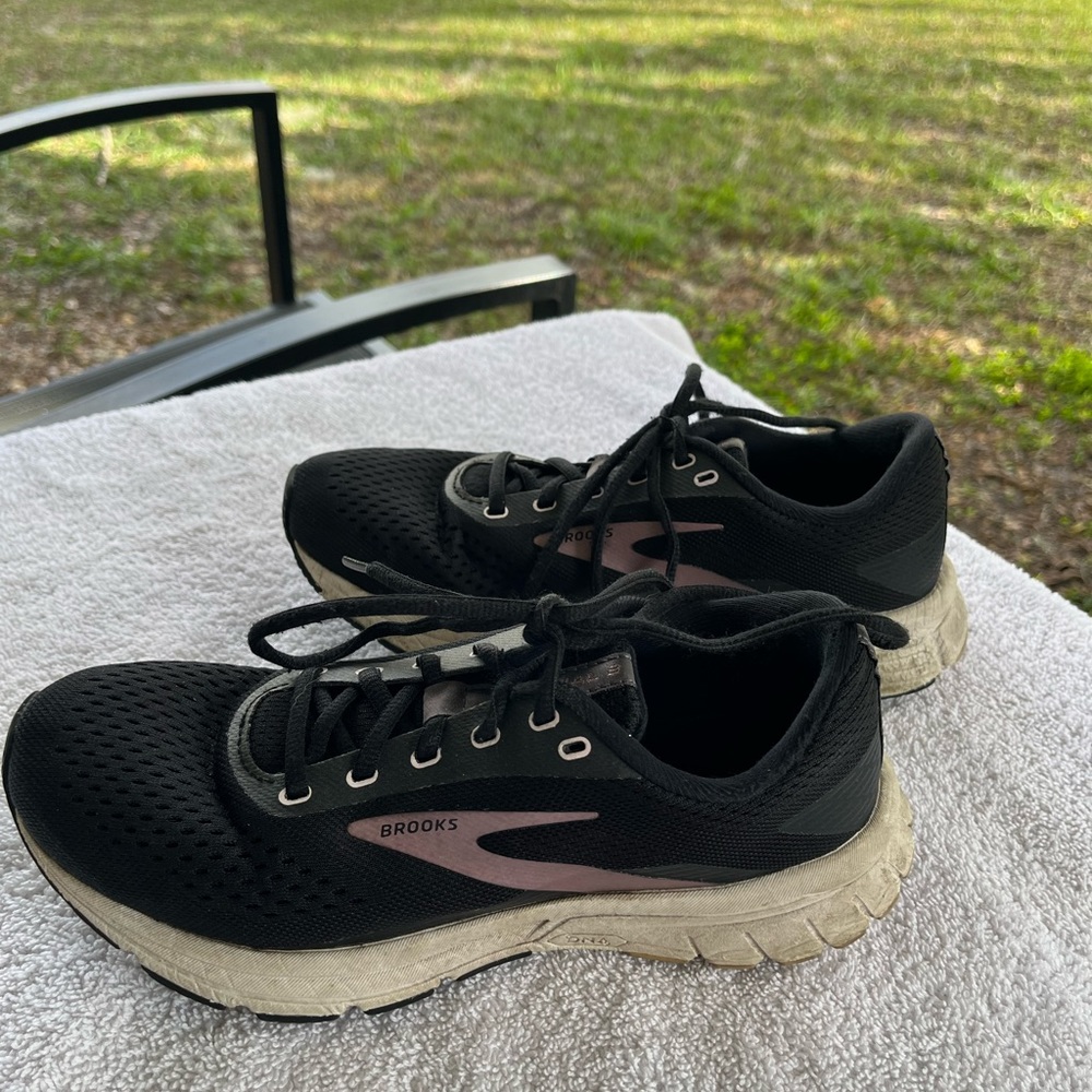 Brooks women’s athletic shoes
